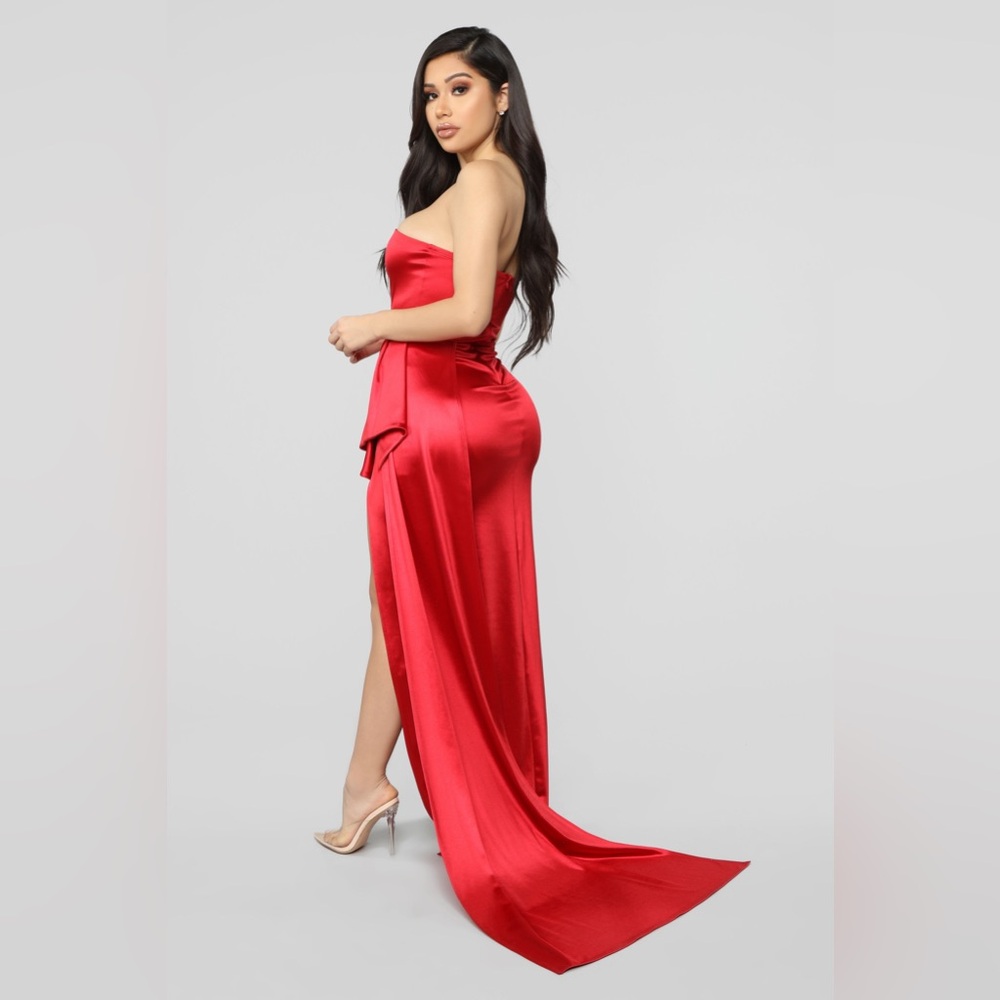 NWT Glimpse Of Glamour Satin Gown - Red